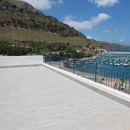 La Terrazza Sul Porto Apartment *